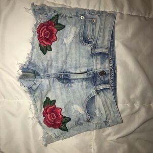 rose embroidered high-waisted shorts